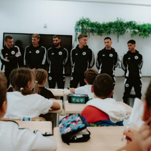 Vizita jucătorilor de la Universitatea Cluj la Şcoala Gimnazială "Iuliu Hațieganu"