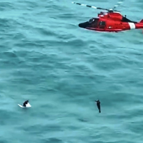 Salvare dramatică în Golful Mexic: un bărbat a fost extras din ape agitate de uraganul Milton