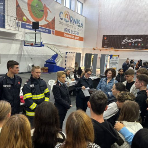 Botoșani: Tinerii absolvenți caută cariere în domeniul siguranței publice la Bursa Locurilor de Muncă