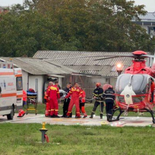 tânăr grav rănit în urma unui accident casnic, transferat cu elicopterul SMURD la o clinică de specialitate
