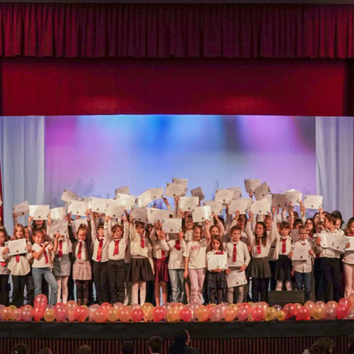 Aproape 700 de elevi și profesori premiați de Primăria Sebeș cu ocazia Zilei Educației