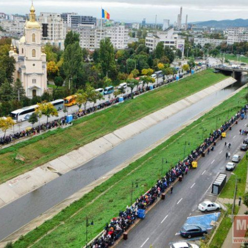 Pelerinajul la moastele Sfintei Cuvioase Parascheva atrage mii de oameni la Iasi