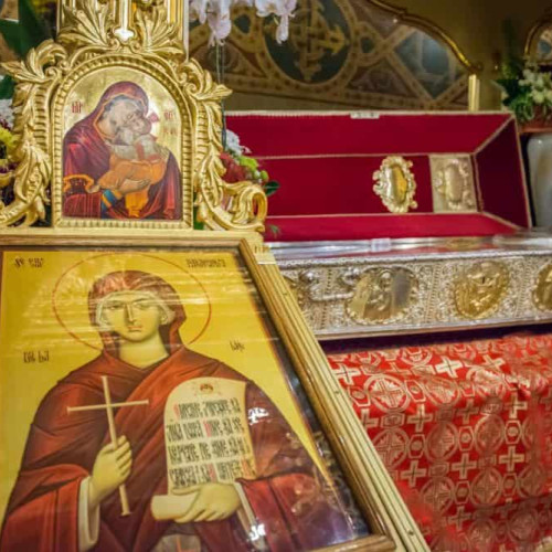 Credincioșii ortodocși sărbătoresc Sfânta Cuvioasă Parascheva pe 14 octombrie