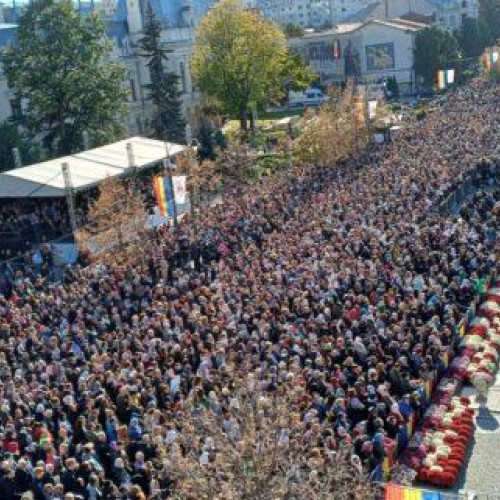 Zeci de mii de credincioși participă la Hramul Sfintei Cuvioase Parascheva