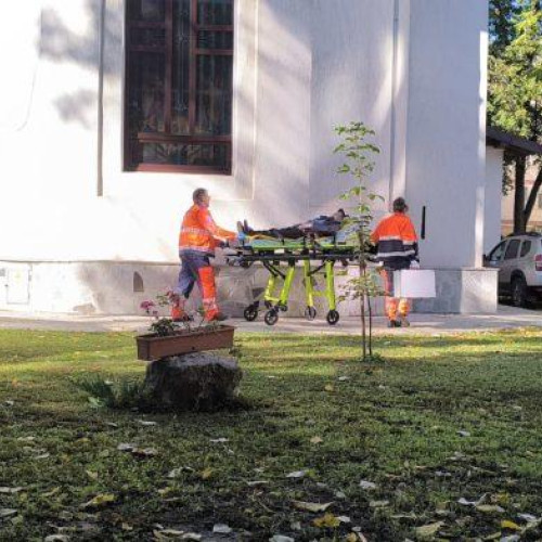 Două persoane au avut nevoie de îngrijiri medicale după slujba de la Biserica Sfântă Parascheva