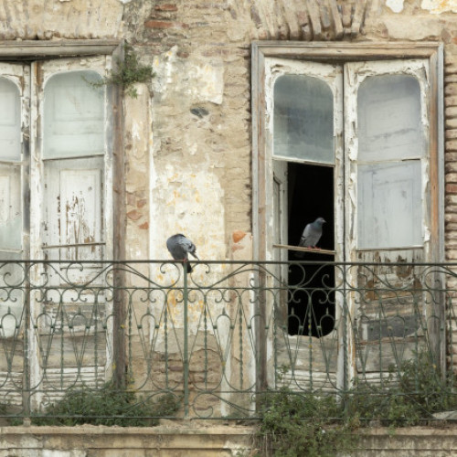 Calvarul unei familii de români, la muncă în Franța. Au ocupat ilegal o casă, au renovat-o. „Copiii au lucrat cot la cot cu mine”