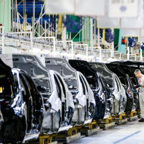 Carlos Tavares avertizează despre posibile închideri de fabrici la Stellantis