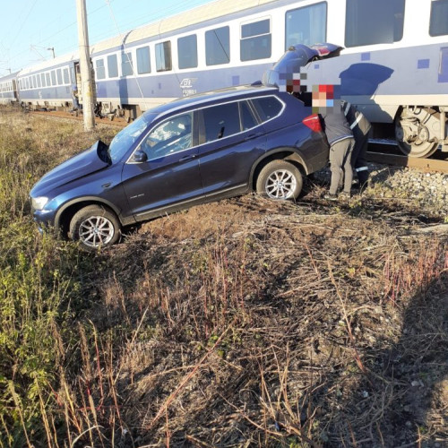 Accident feroviar în Cluj: autoturism lovit de trenul Cluj-Napoca - Baia Mare