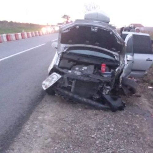 Trafic ingreunat în zona Bălțați, după un accident grav provocat de un preot
