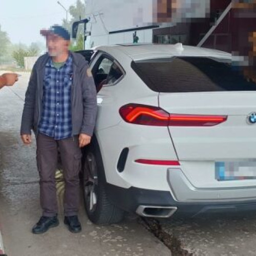Polițiștii de frontieră investighează un moldovean cu documente false