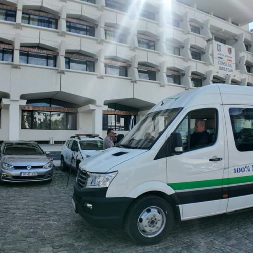 Consiliul Județean Botoșani a semnat contractul pentru 18 microbuze electrice școlare