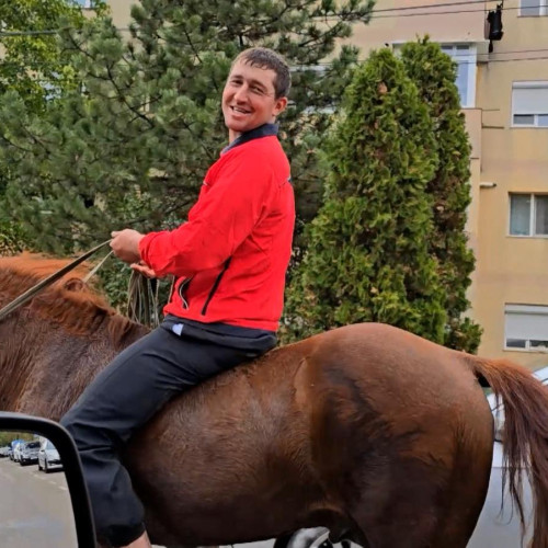 Un bărbat din Dorohoi a călărit 50 de kilometri pentru a-și aduce calul acasă