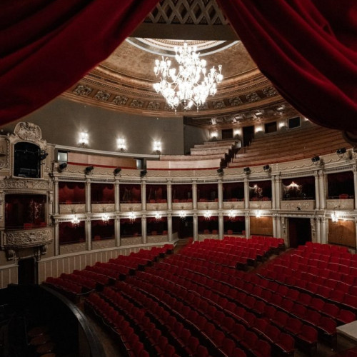 Conferința "Despre foloasele și pierderile pe care ni le aduce progresul" la Opera Națională București