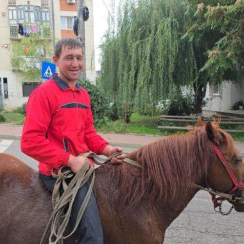 Un bărbat din Dorohoi a parcurs 50 de kilometri pe cal, demonstrând că imposibilul poate fi realizat