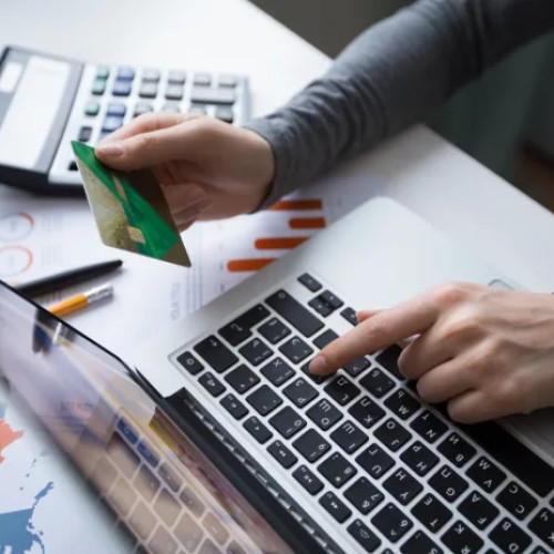 Creșterea fraudelor online legate de investiții ridică semne de alarmă