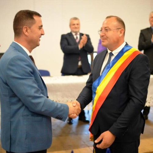 Ciobotaru Dragos predă mandatul noului primar al comunei Vizantea-Livezi, Olariu Ciprian
