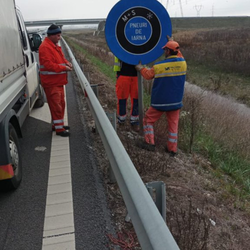 Drumarii brașoveni au început montarea indicatoarelor de iarnă