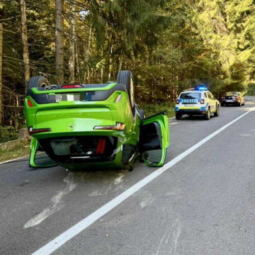Accident pe Transfăgărășan, în Argeș: un autoturism s-a răsturnat