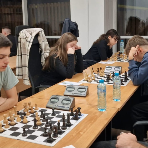 Competiție de șah la Brașov cu juniori de top din România