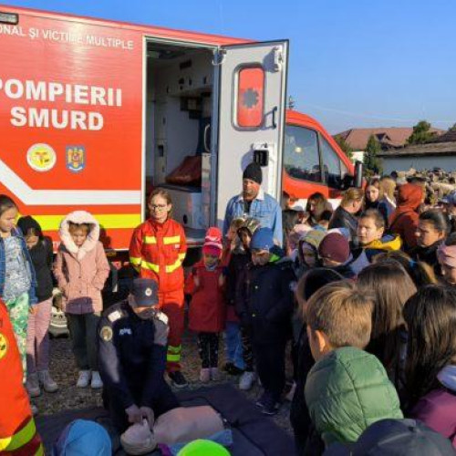 Peste 400 de copii au învățat despre siguranța personală la Școala Crișești