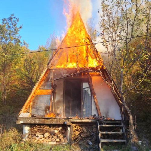 Incendiu la un schit din localitatea Paltin