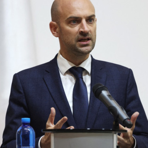 Franța este deschisă la invitarea Ucrainei în NATO