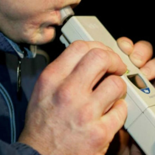 Doi șoferi, prinși conducând sub influența alcoolului în Botoșani