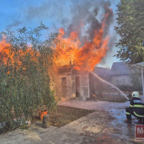 Incendiu devastator în Botoșani provocat de un bărbat ce igieniza cotețul de găini