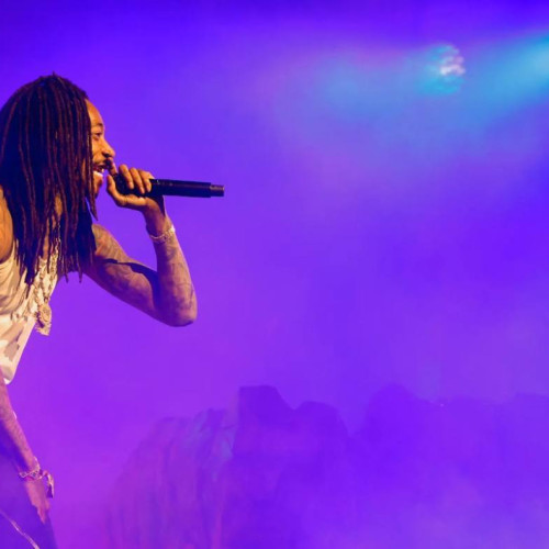 Rapperul Wiz Khalifa, trimis în judecată pentru consum de droguri la Costinesti