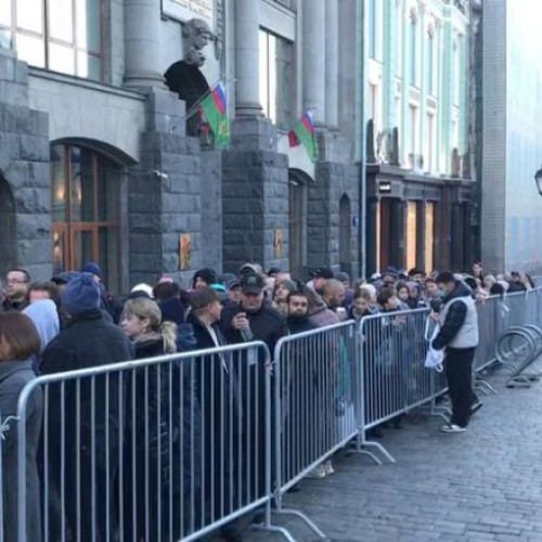 Cozi mari la Ambasada Chișinăului din Moscova pentru votul prezidențial