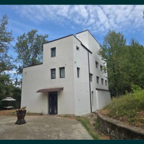 O vilă de lux de vânzare în apropierea orașului Rovinari, Gorj