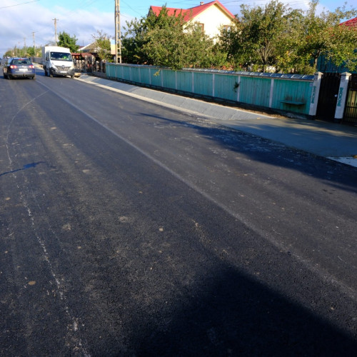 Botoșănenii circulă pe un drum reabilitat între Brăteni și Dăbarceni