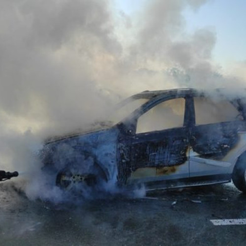 Incendiu de autoturism pe un drum din Roma