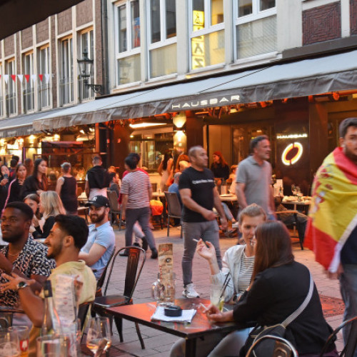 Dusseldorf, &quot;cel mai lung bar din lume&quot;