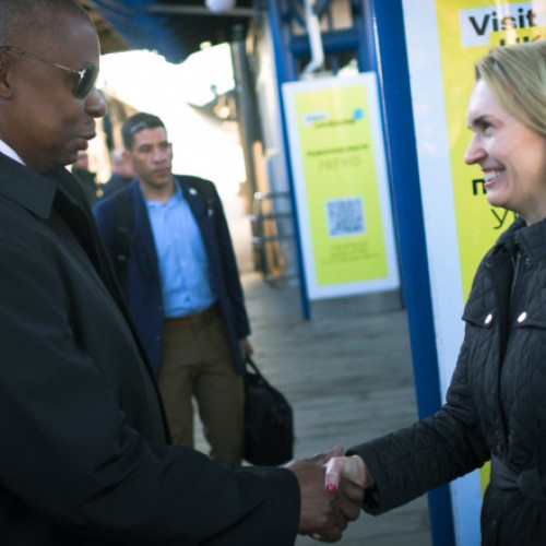 vizita secretarului american al Apărării în Ucraina subliniază sprijinul pentru Kiev