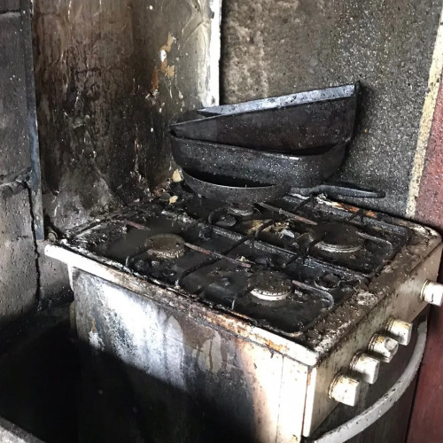 Pompierii din Neamț intervin la două incendii cauzate de gătit