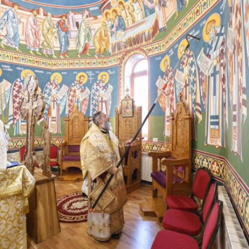 Pictura bisericii "Adormirea Maicii Domnului" din Adjud a fost sfințită