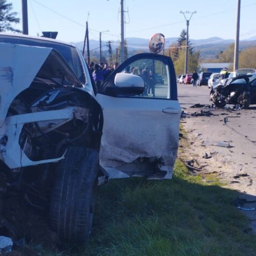 Accident grav în Argeș: Trei răniți, intervenție SMURD