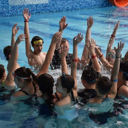 Elevii din Botoșani continuă să beneficieze de gratuitate la patinoar și piscină