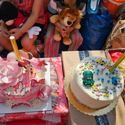 O biserică din Botoșani aduce bucurie copiilor nevoiași de ziua lor de naștere