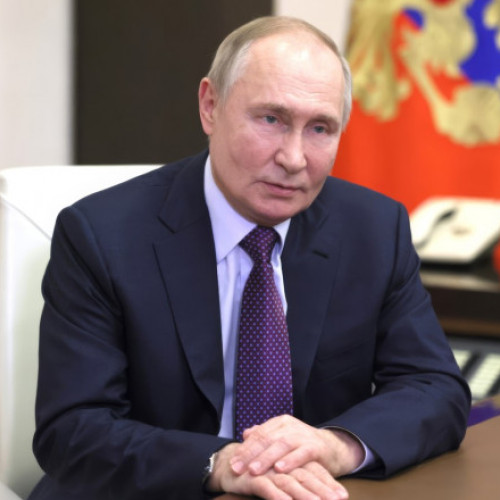 Vladimir Putin acordă cetățenia rusă lui John Robles, primul refugiat politic american