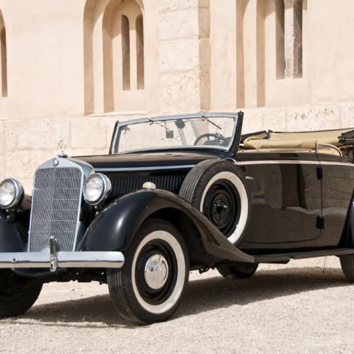 Cel mai vechi autoturism "old timer" înmatriculat în România a primit numere de Iași