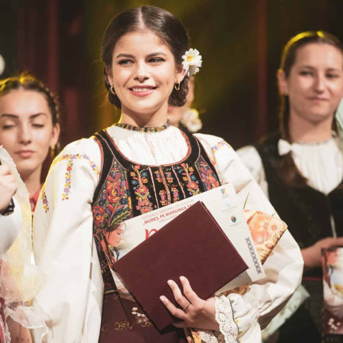 Daria Costea din Sâncel câștigă Marele Premiu la Festivalul Național de Folclor "Mureș, pe marginea ta"
