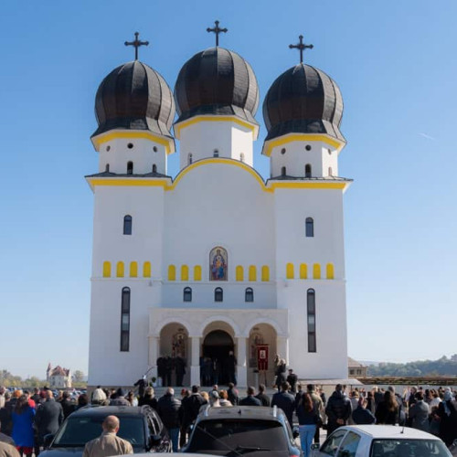 Slujbă de sfințire la biserica „Nașterea Maicii Domnului” din Ocna Mureș