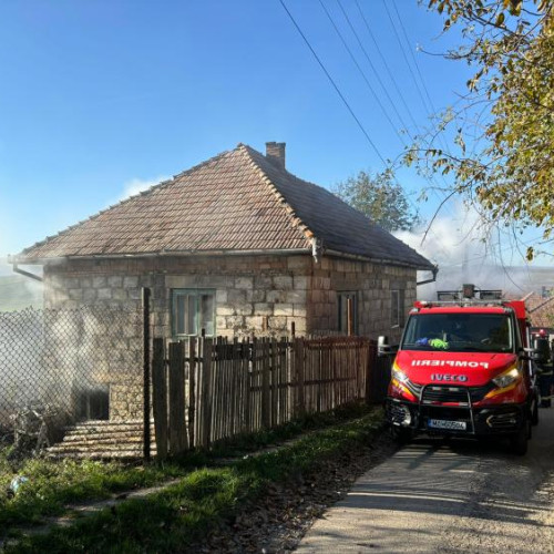 Incendiu la o casă în localitatea Mera