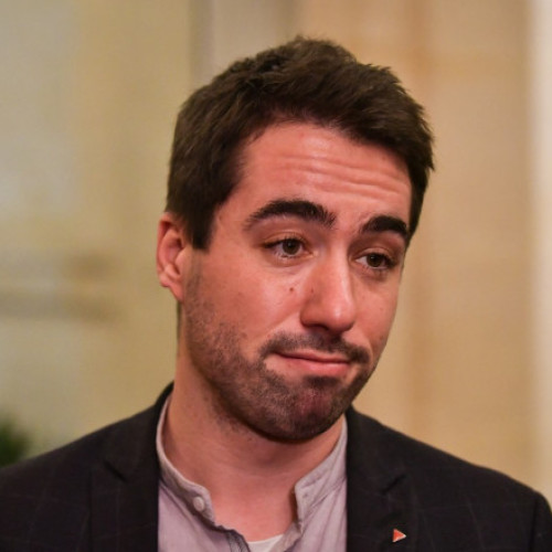 Deputat francez recunoaște consumul de droguri și anunță un plan de tratament