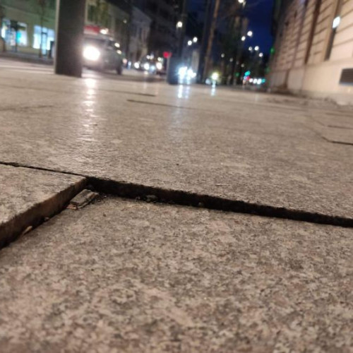 Femeie din Cluj-Napoca dă în judecată Primăria după ce și-a luxat glezna într-o groapă