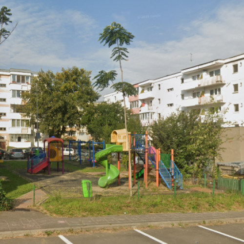 Parcul de pe strada Tășnad din Cluj-Napoca, o capcană pentru copii