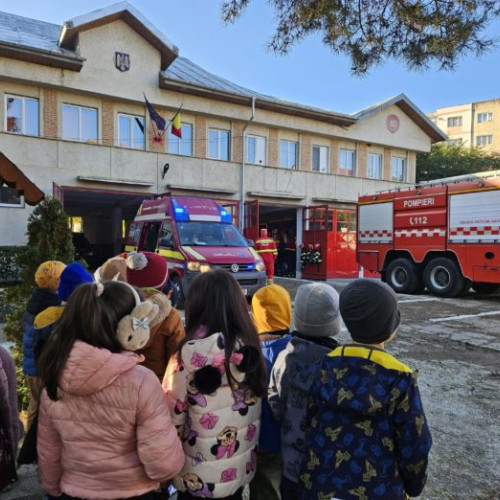 Elevii de la Şcoala Gimnazială "Mihail Kogălniceanu" au vizitat Pompierii din Dorohoi