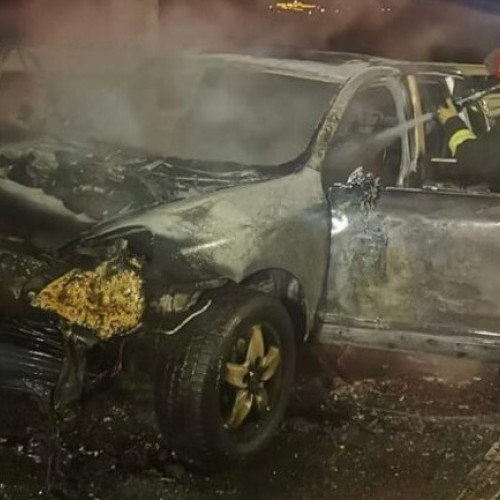 Mașină în flăcări pe străzile din Câmpulung Moldovenesc